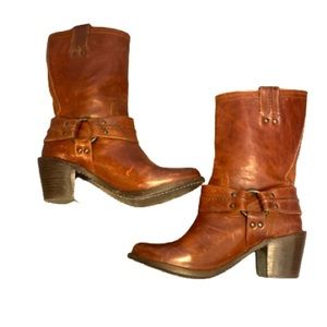 Frye Whiskey Brown Carmen Short Boots Size 9